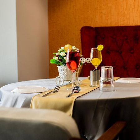 Hotel Prabha Palace Ахмаднагар Екстериор снимка