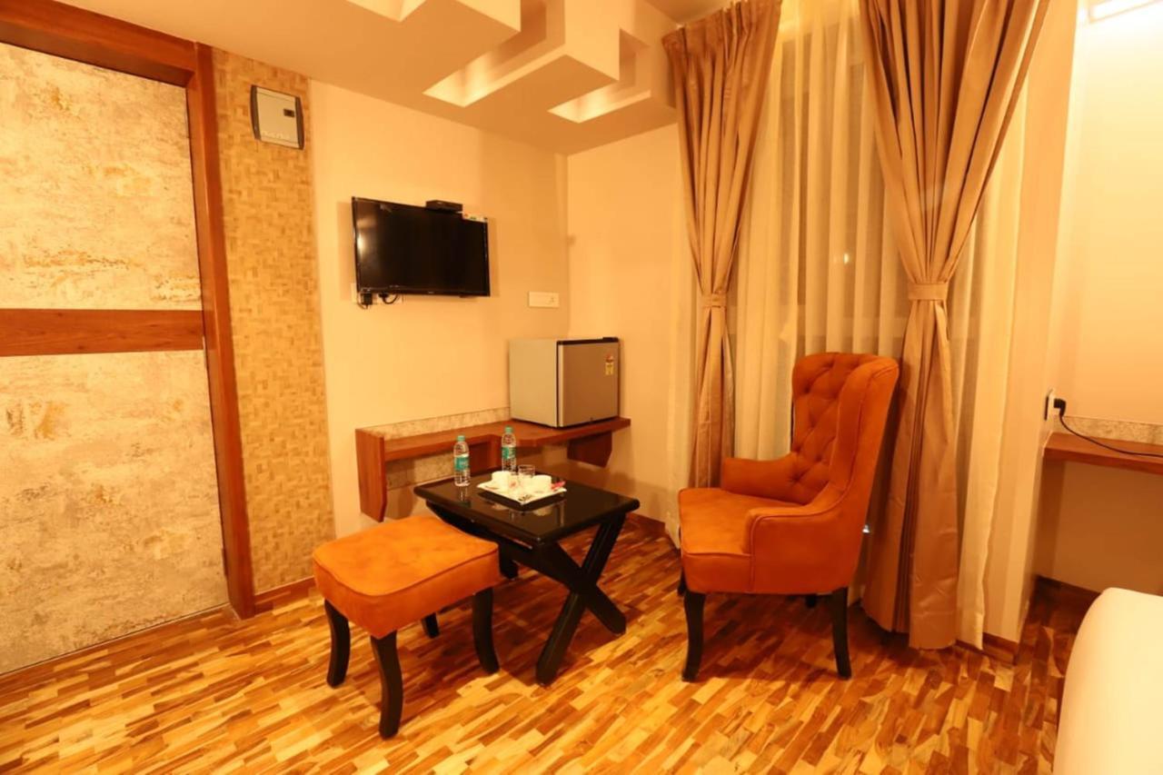 Hotel Prabha Palace Ахмаднагар Екстериор снимка