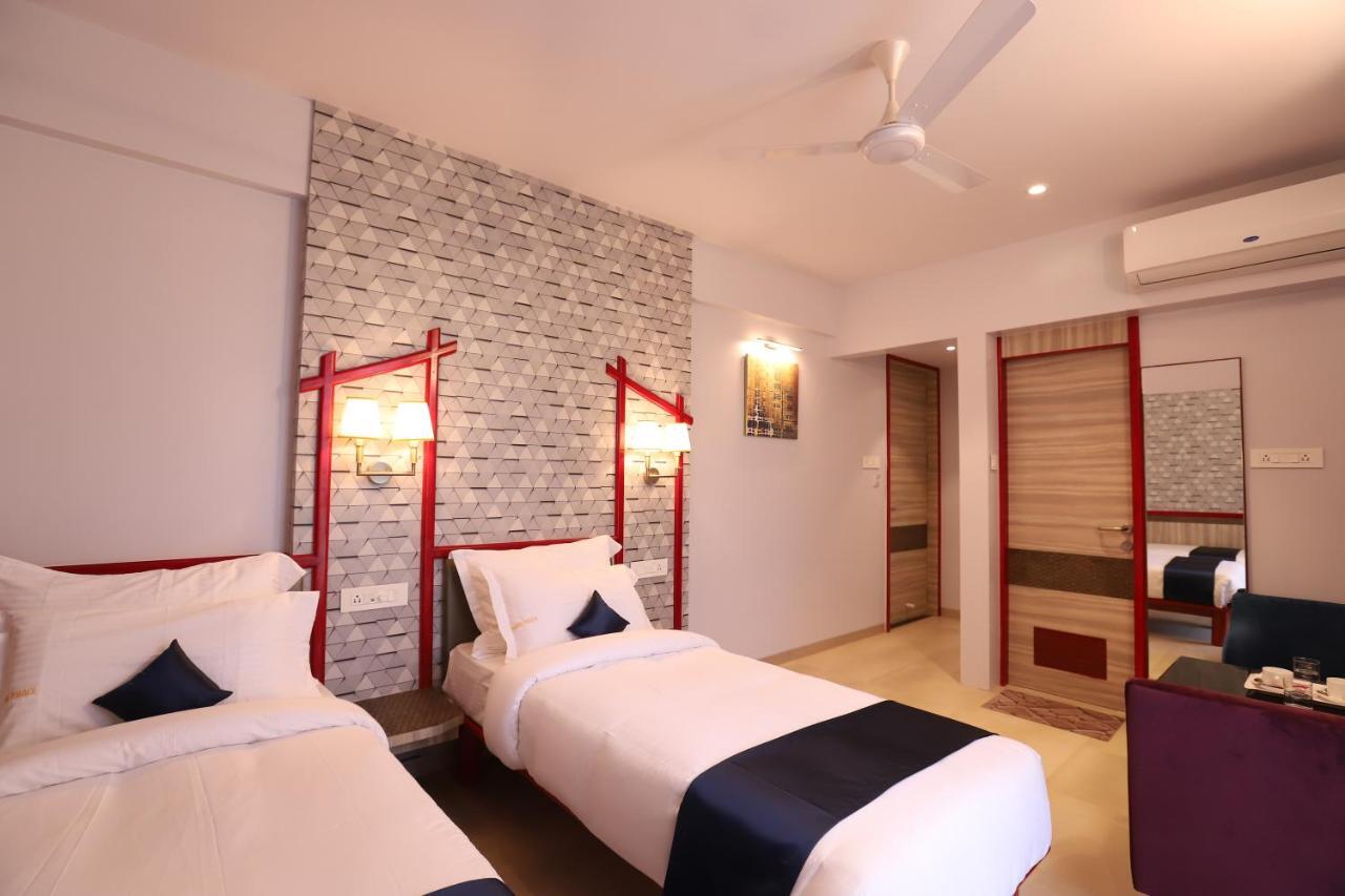 Hotel Prabha Palace Ахмаднагар Екстериор снимка