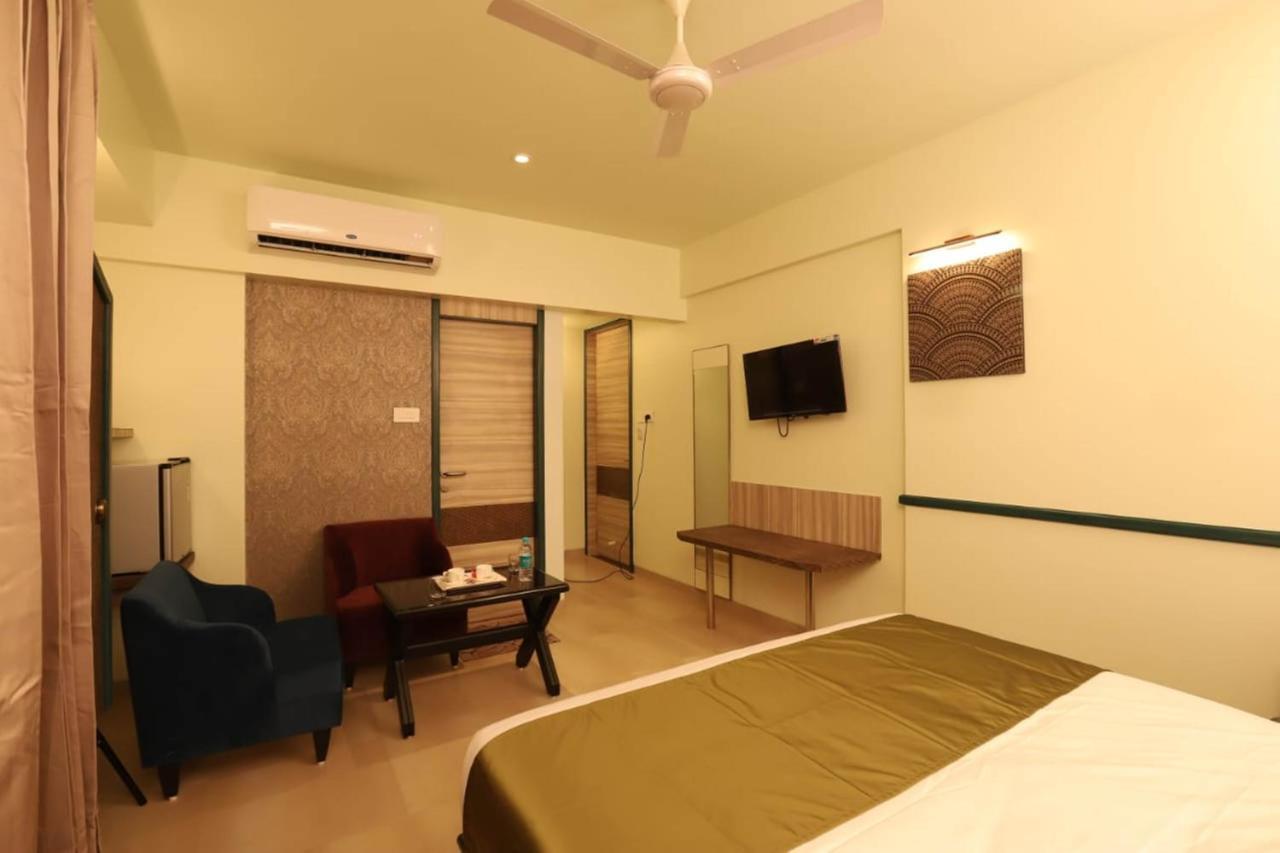Hotel Prabha Palace Ахмаднагар Екстериор снимка