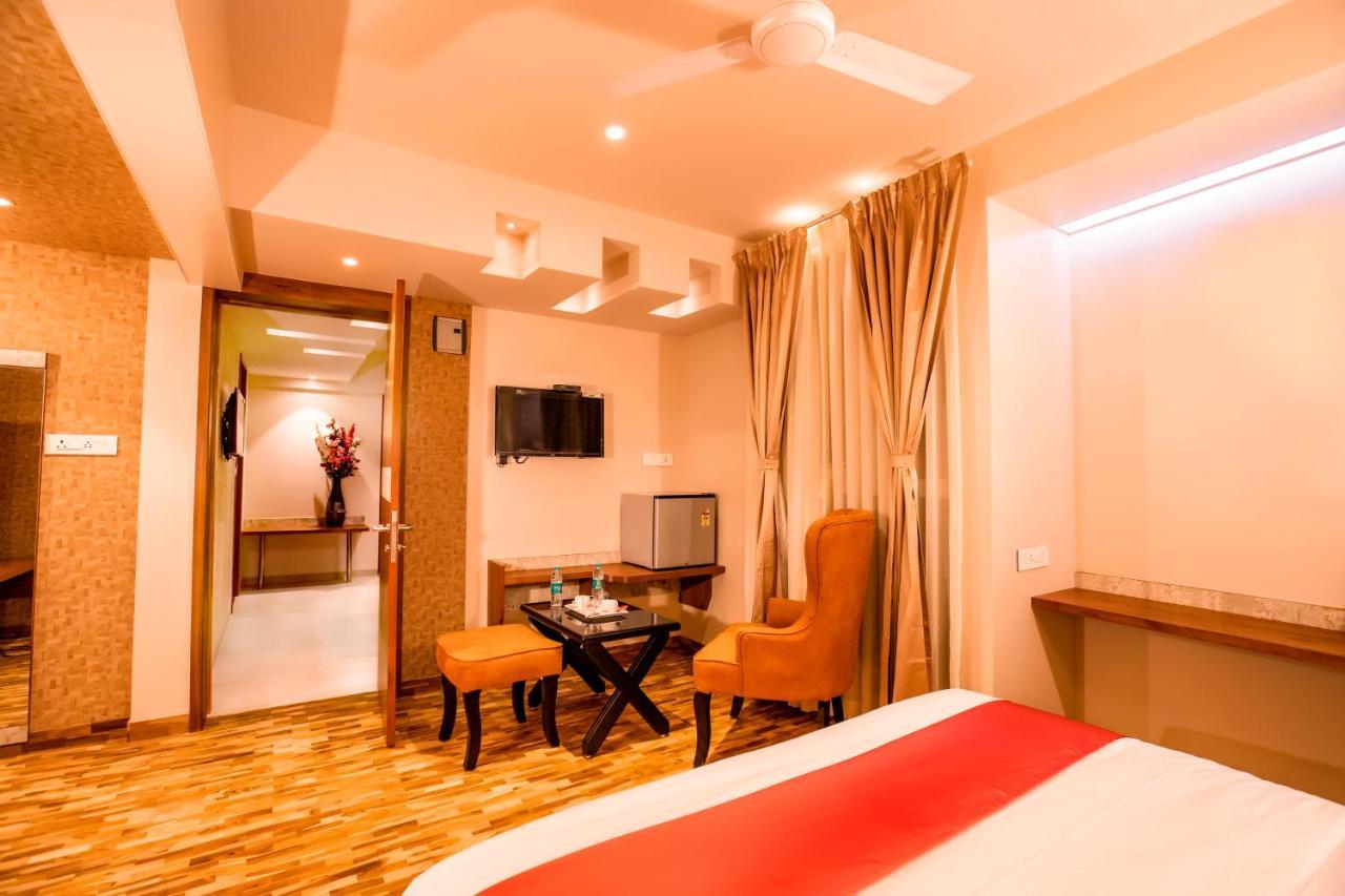 Hotel Prabha Palace Ахмаднагар Екстериор снимка